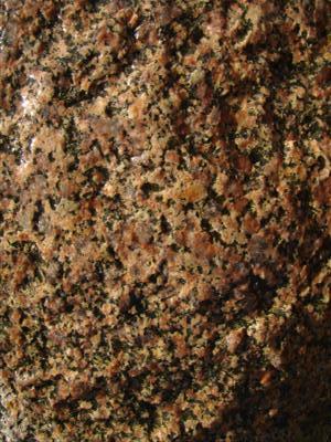 Ausschnitt rötlicher Kristinehamn-Granit